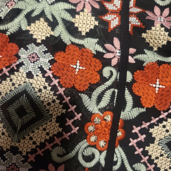 Embroided - Picture 5 of 6